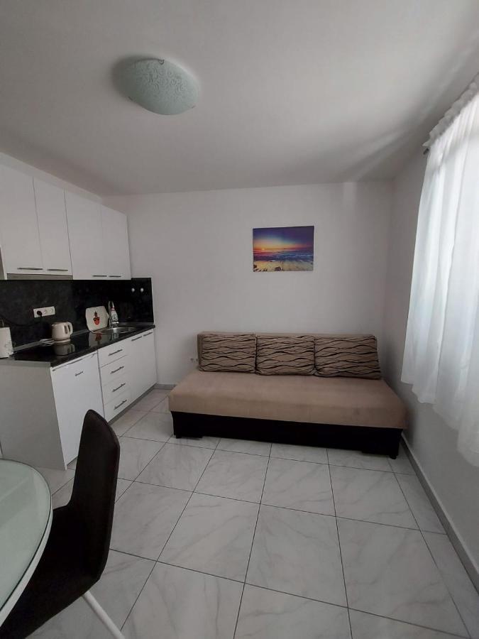 Sea Star Apartment Gradac  Bagian luar foto
