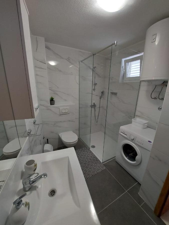 Sea Star Apartment Gradac  Bagian luar foto
