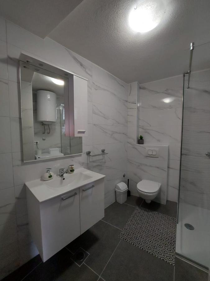 Sea Star Apartment Gradac  Bagian luar foto