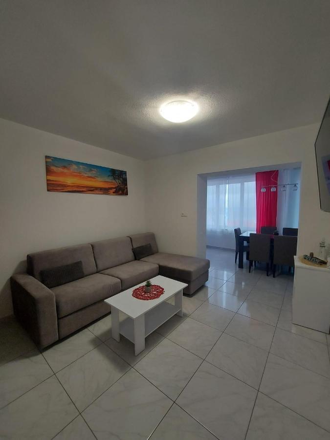 Sea Star Apartment Gradac  Bagian luar foto
