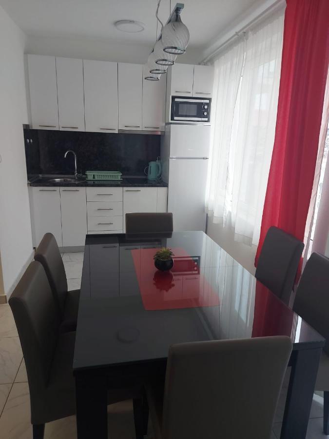 Sea Star Apartment Gradac  Bagian luar foto