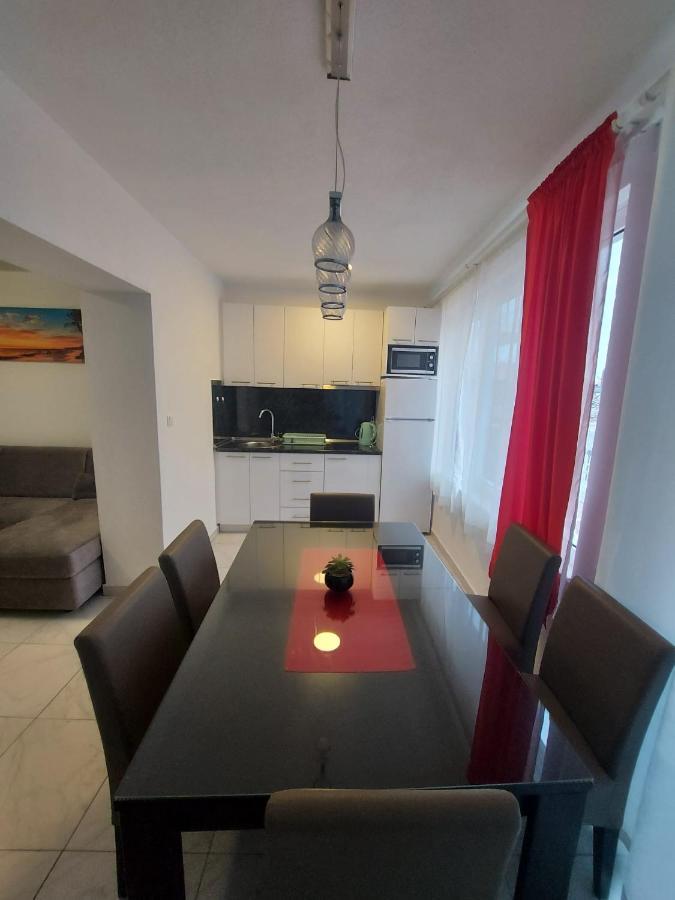 Sea Star Apartment Gradac  Bagian luar foto