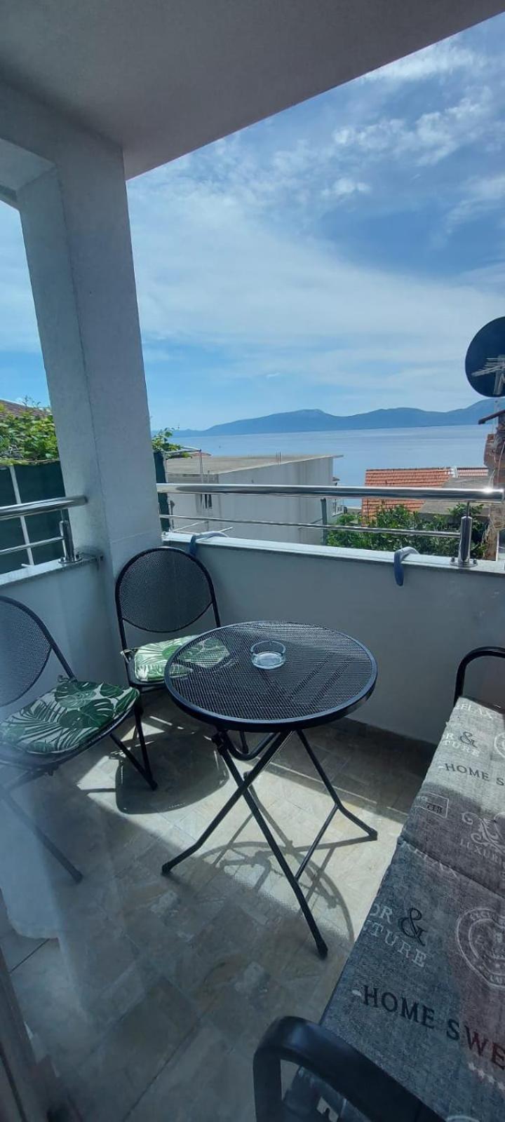 Sea Star Apartment Gradac  Bagian luar foto