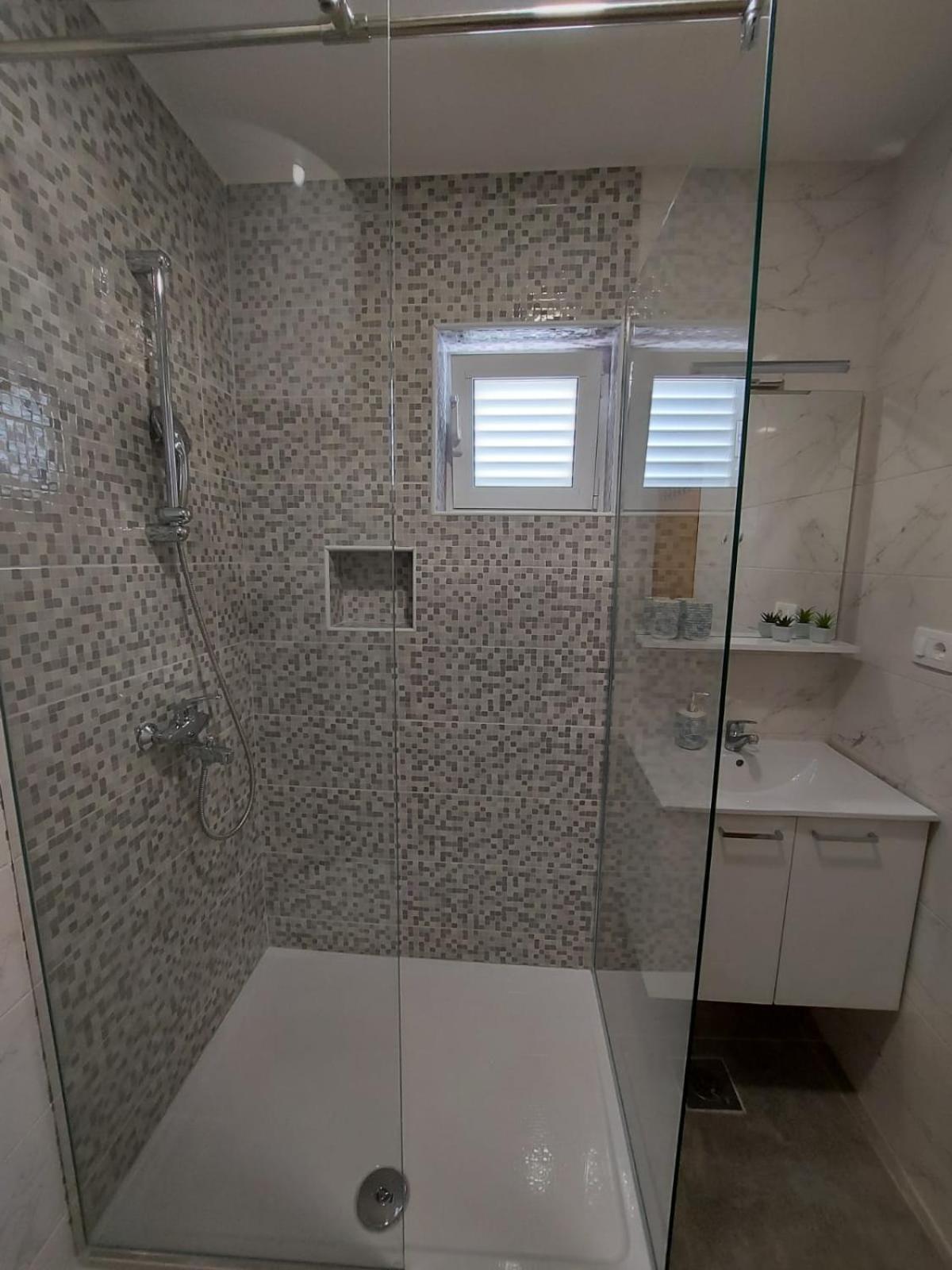 Sea Star Apartment Gradac  Bagian luar foto
