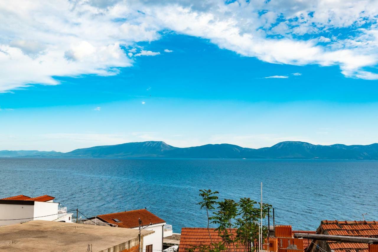 Sea Star Apartment Gradac  Bagian luar foto