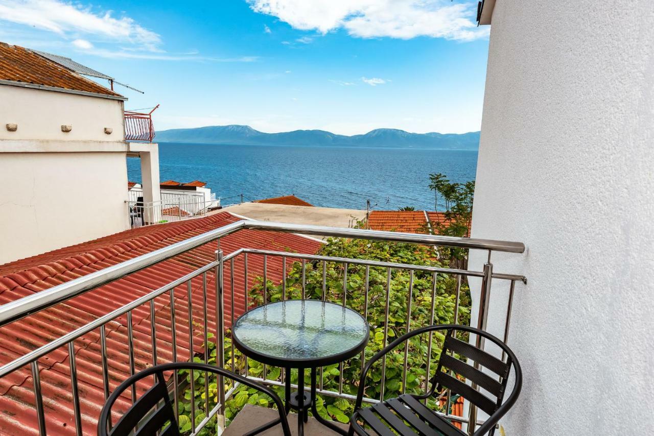 Sea Star Apartment Gradac  Bagian luar foto